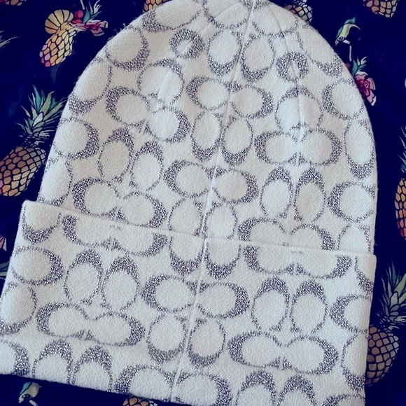 NWOT Coach White Silver Metallic Thread Signature C Logo Beanie Cuffed Hat - Picture 6 of 11